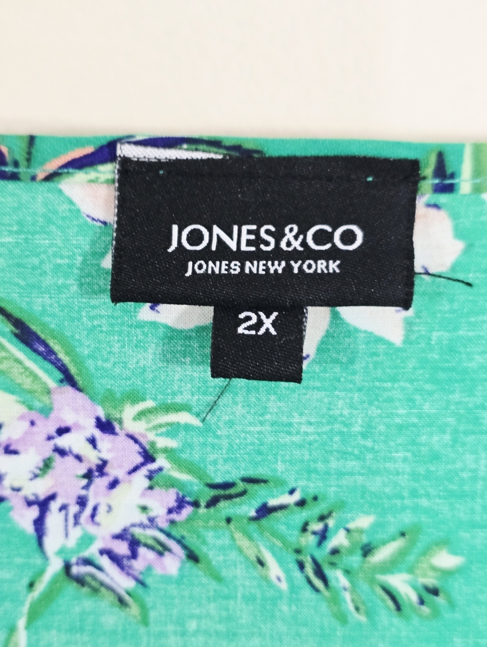 Jones & Co Plus Size Green Floral V-Neck Bell Sleeve Tunic - Picture 6 of 7